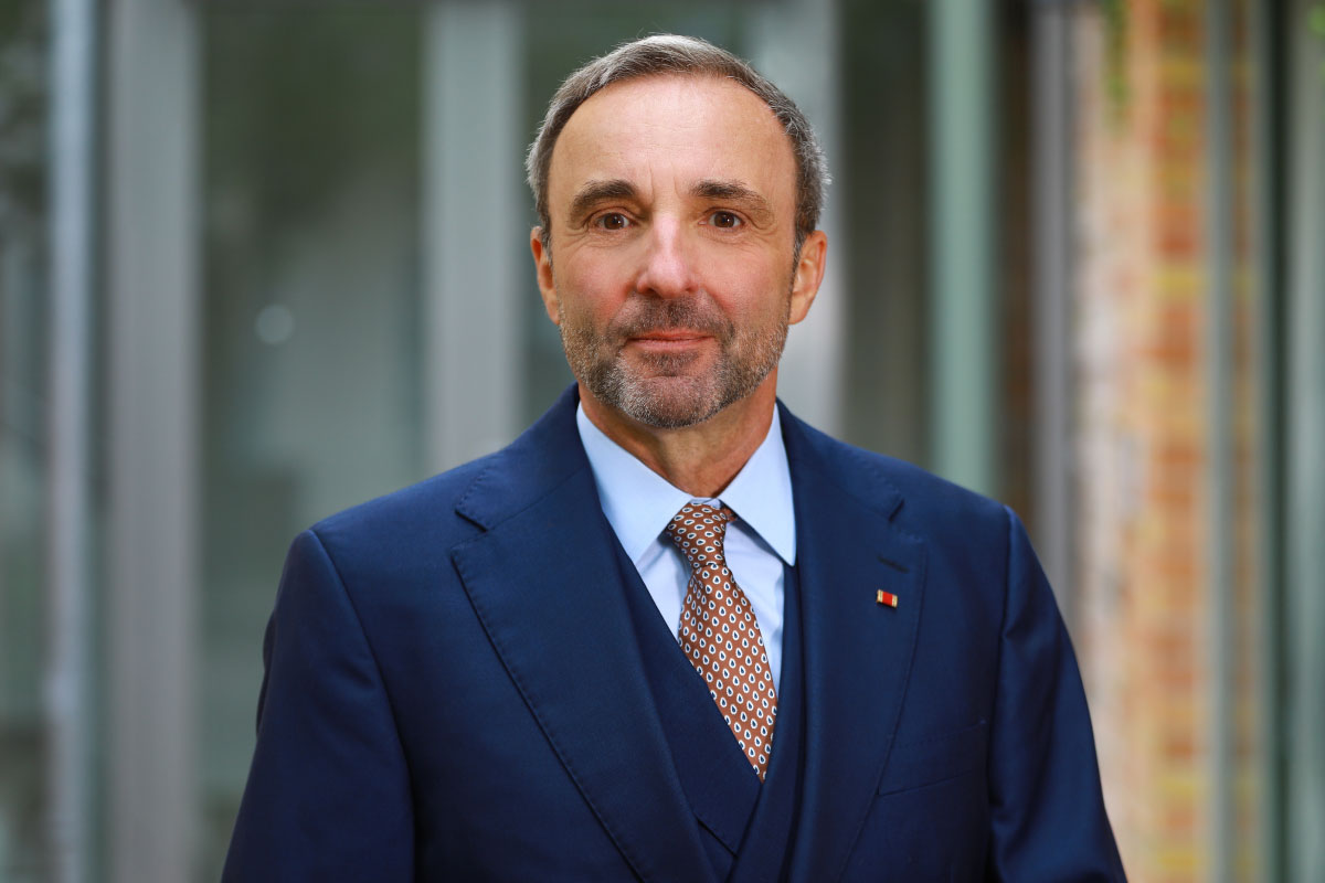 Geschäftsführer Dr. Andreas Siegert mit Bundesverdienstkreuz